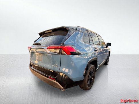 Used 2022 Toyota RAV4 SE w/ Convenience Package AWD/4WD image 4