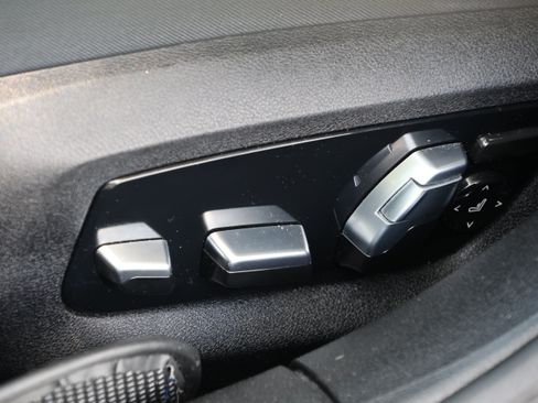 Used 2022 BMW 740i w/ M Sport Package RWD image 33