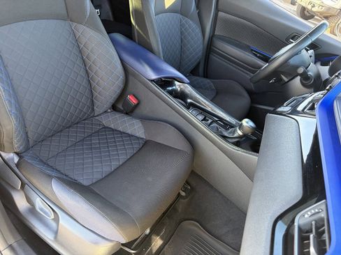 Used 2020 Toyota C-HR XLE FWD image 11