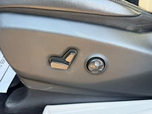 Used 2022 Chrysler Pacifica Touring-L w/ Uconnect Theater Family Group FWD image 21