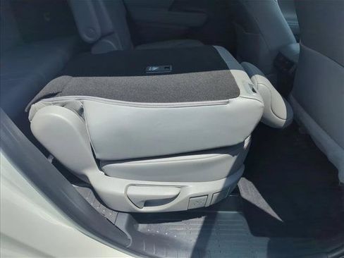 Used 2022 Toyota Highlander XLE AWD/4WD image 24