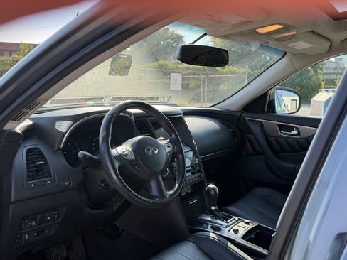 Used 2017 INFINITI QX70 AWD w/ Premium Package image 13