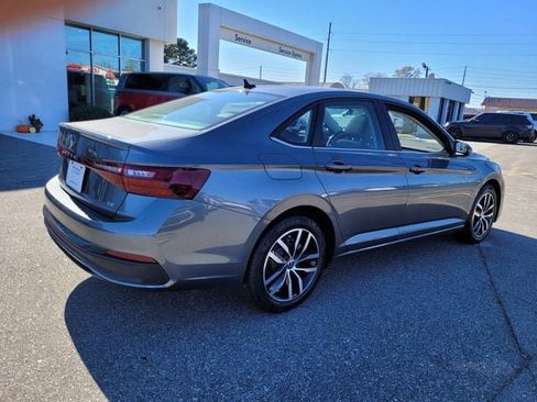 New 2026 Volkswagen Jetta SE FWD image 11