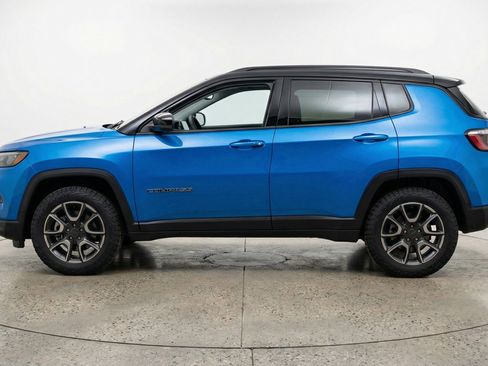 Used 2025 Jeep Compass Trailhawk AWD/4WD image 5