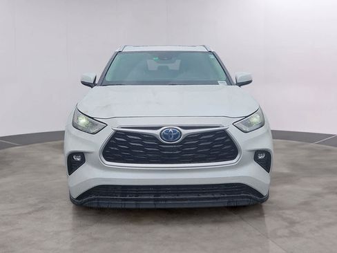 Used 2023 Toyota Highlander XLE AWD/4WD image 2