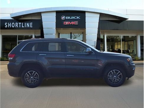 Used 2018 Jeep Grand Cherokee Limited w/ Luxury Group II AWD/4WD image 2