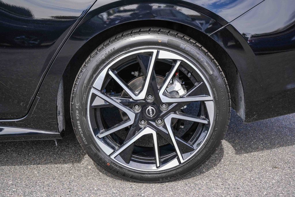 Used 2024 Nissan Sentra SR FWD image 12