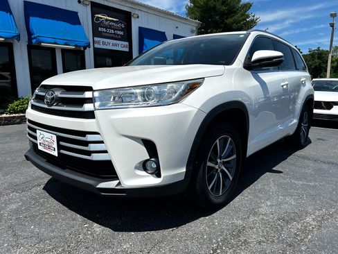 Used 2017 Toyota Highlander XLE image 1