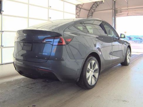 Used 2021 Tesla Model Y Long Range image 6