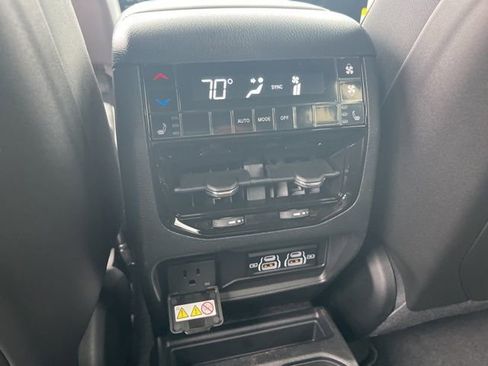 Used 2025 Jeep Grand Cherokee L Limited w/ Luxury Tech Group II image 19