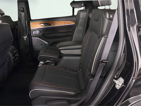 Used 2023 Jeep Grand Cherokee L Summit AWD/4WD image 12