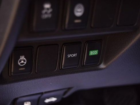 Used 2022 Nissan Rogue Sport SV image 11