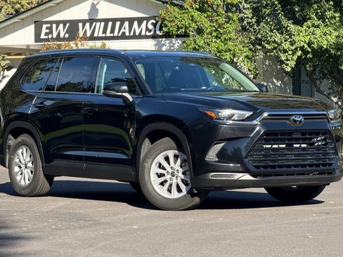 Used 2025 Toyota Grand Highlander AWD image 2