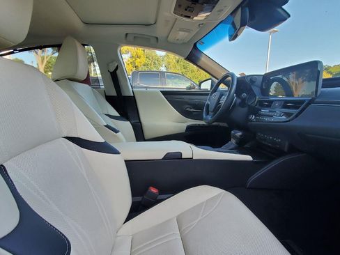 Used 2022 Lexus ES 350 Ultra Luxury w/ Accessory Package 2 FWD image 4