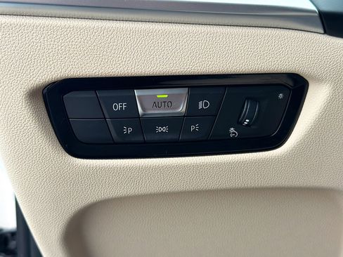 Used 2025 BMW 330i Sedan w/ Parking Assistance Package image 35