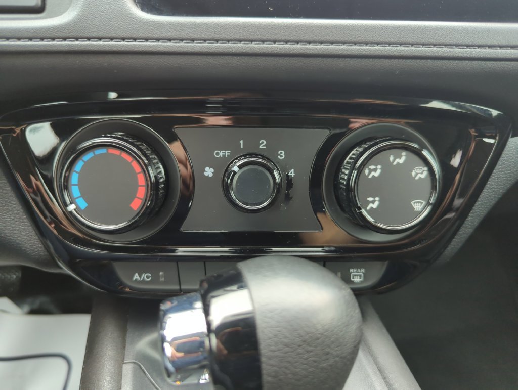 Used 2022 Honda HR-V LX image 14