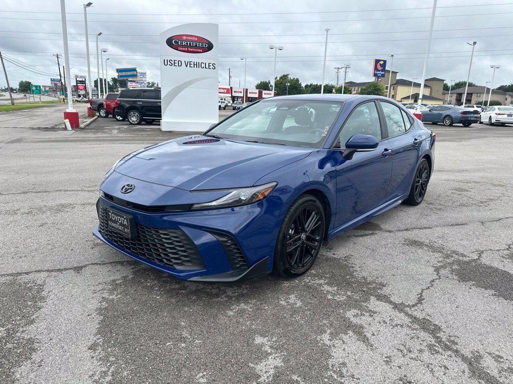 Certified 2025 Toyota Camry SE FWD image 3