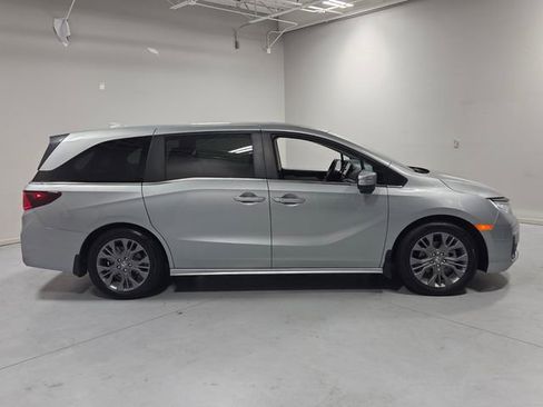 Used 2025 Honda Odyssey Touring image 17