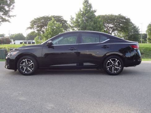 Used 2025 Nissan Sentra SV FWD image 2