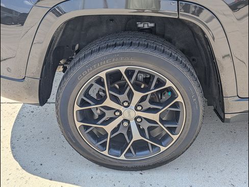 Used 2023 Jeep Grand Cherokee Summit AWD/4WD image 16