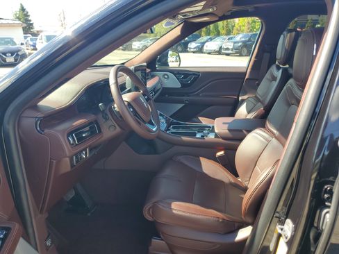 Certified 2024 Lincoln Aviator Black Label w/ Dynamic Handling Package AWD/4WD image 12