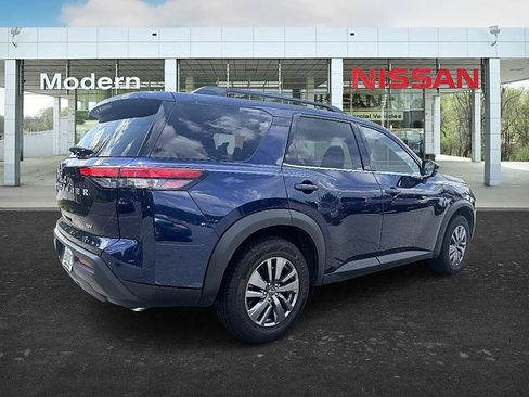 Certified 2024 Nissan Pathfinder SV FWD image 5