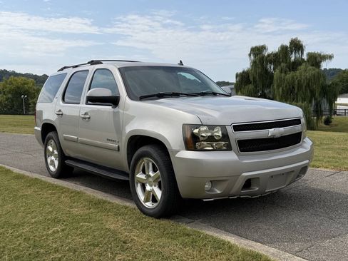Used 2007 Chevrolet Tahoe LTZ w/ LTZ Preferred Equipment Group AWD/4WD image 4