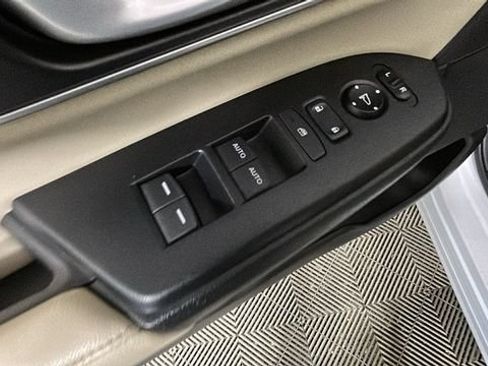 Used 2019 Honda CR-V Touring image 10