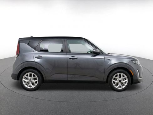 Used 2025 Kia Soul LX w/ LX Technology Package FWD image 10