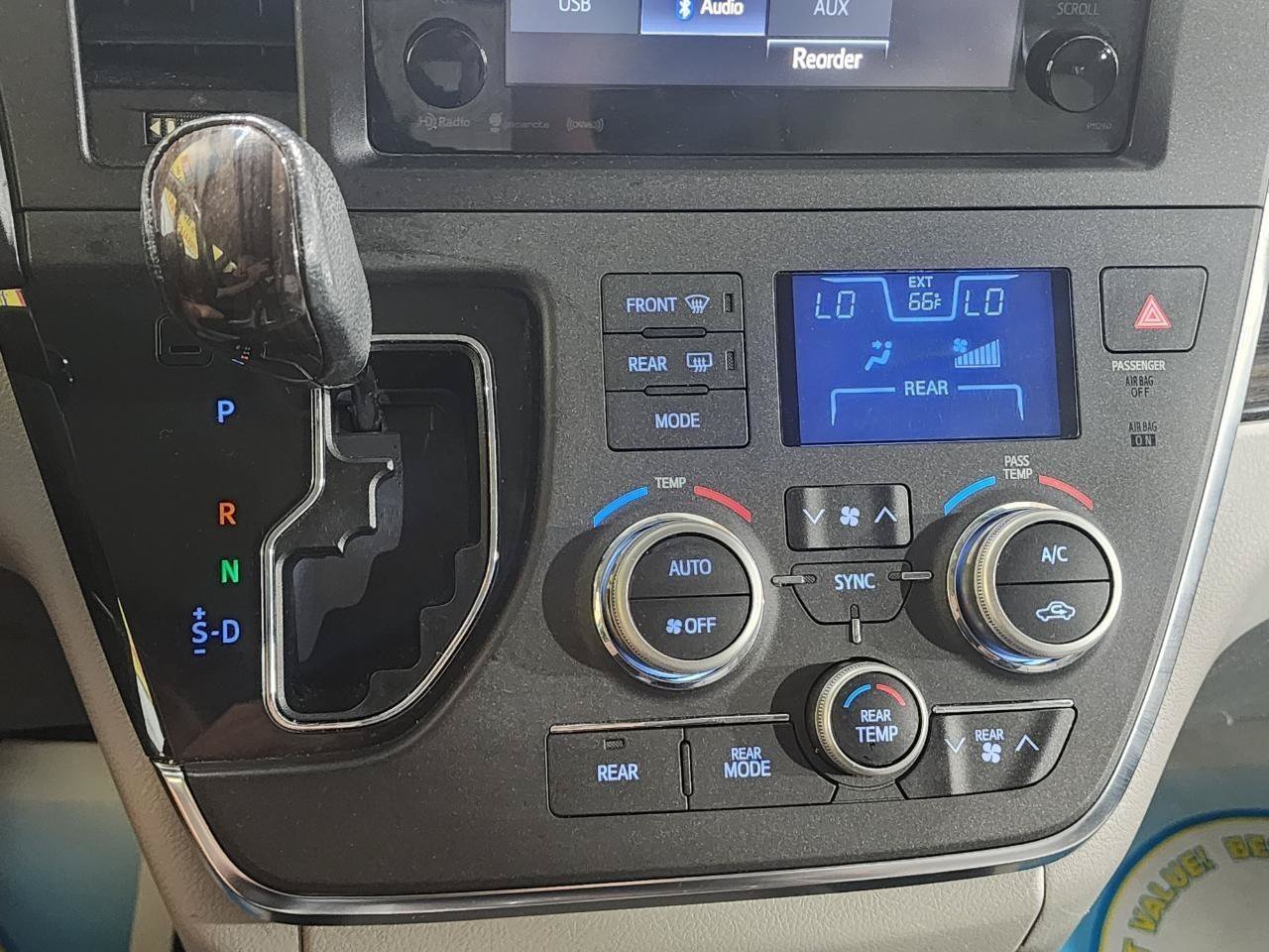 Used 2017 Toyota Sienna XLE AWD/4WD image 22