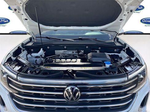 Used 2025 Volkswagen Atlas SE image 31