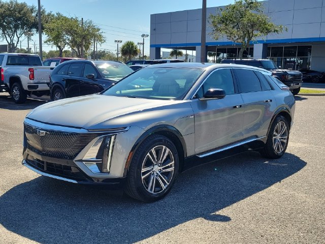 Used 2024 Cadillac Lyriq Luxury AWD/4WD image 2