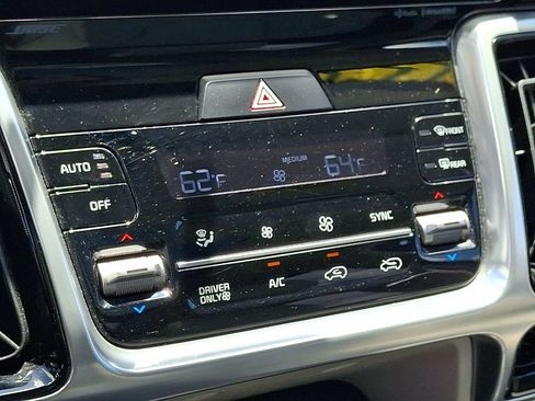 Used 2023 Kia Sorento SX Prestige w/ Panoramic Sunroof Package AWD/4WD image 21