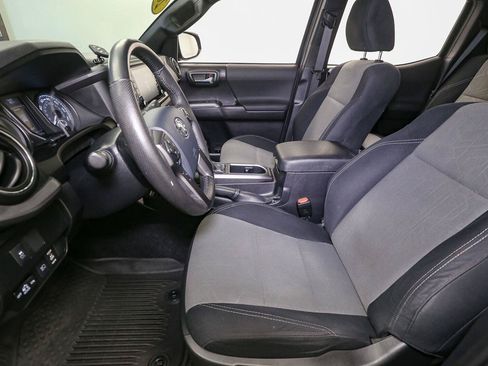Used 2020 Toyota Tacoma TRD Off-Road w/ Technology Package AWD/4WD image 39