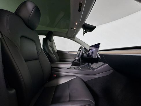 Used 2024 Tesla Model Y Long Range image 32