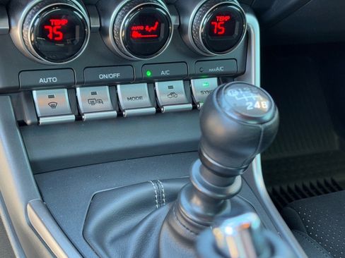 Used 2025 Toyota GR86 Premium w/ Performance Package image 25