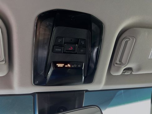 Used 2021 Toyota Venza LE w/ Carpet Mat Package (TMS) image 21