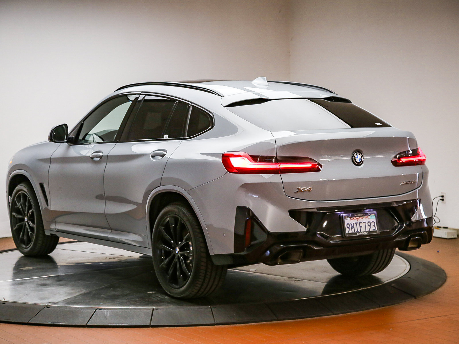 Used 2024 BMW X4 xDrive30i w/ Premium Package AWD/4WD image 5
