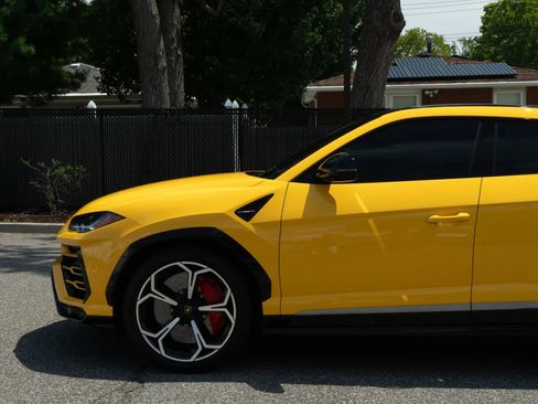 Used 2021 Lamborghini Urus AWD/4WD image 31