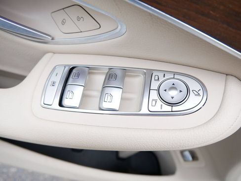 Used 2022 Mercedes-Benz GLC 300 4MATIC image 16