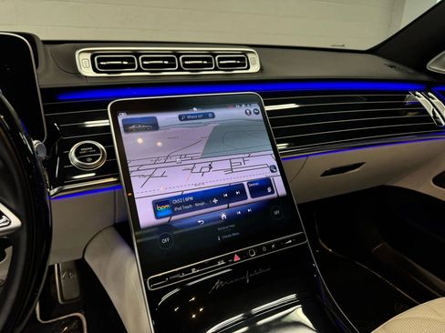 Used 2023 Mercedes-Benz Maybach S 680 4MATIC w/ Manufaktur Leather Package image 29