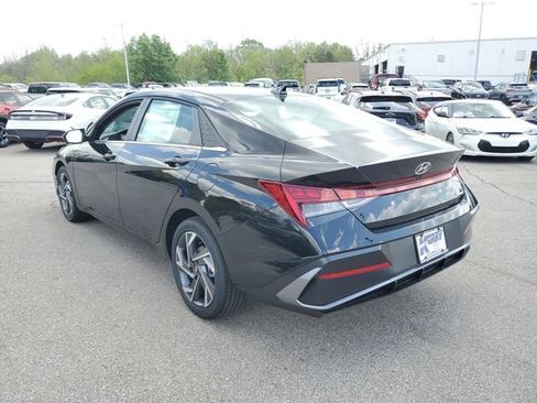 New 2026 Hyundai Elantra Limited FWD image 3