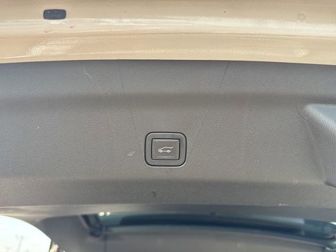 Used 2025 GMC Yukon Denali image 34