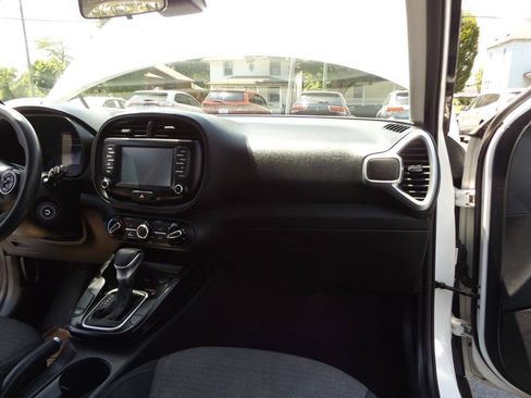 Used 2020 Kia Soul S FWD image 24