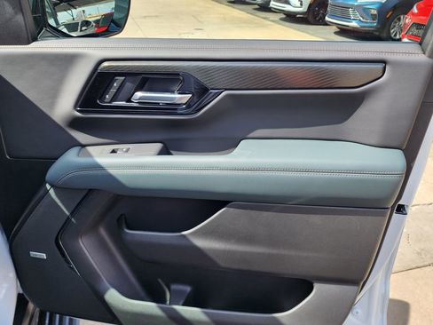 New 2026 GMC Yukon XL AT4 w/ AT4 Premium Plus Package AWD/4WD image 43