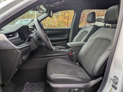 New 2025 Jeep Grand Cherokee L Altitude image 12