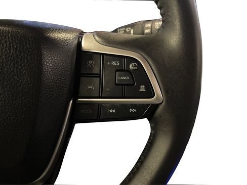 Used 2025 Toyota Grand Highlander XLE image 32