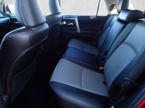 Used 2017 Toyota 4Runner SR5 Premium image 9