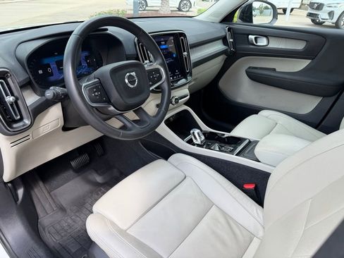 Used 2023 Volvo XC40 B5 Plus AWD/4WD image 11
