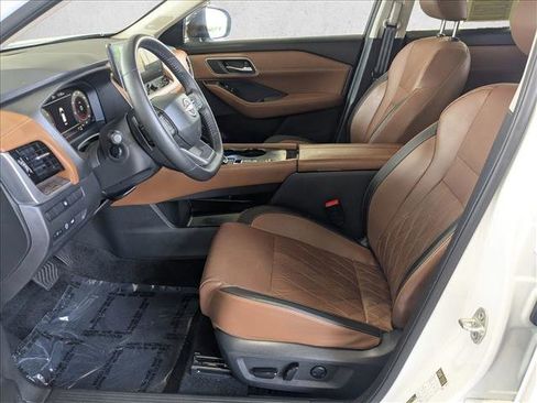 Used 2025 Nissan Rogue Platinum FWD image 14